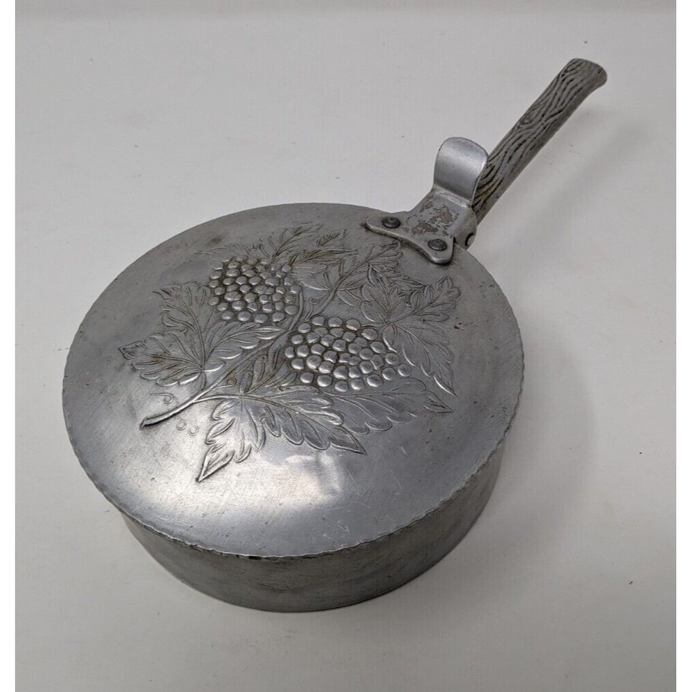 Vintage Hand Forged Hammered Aluminum Everlast Forged Alu small frying pan w/lid